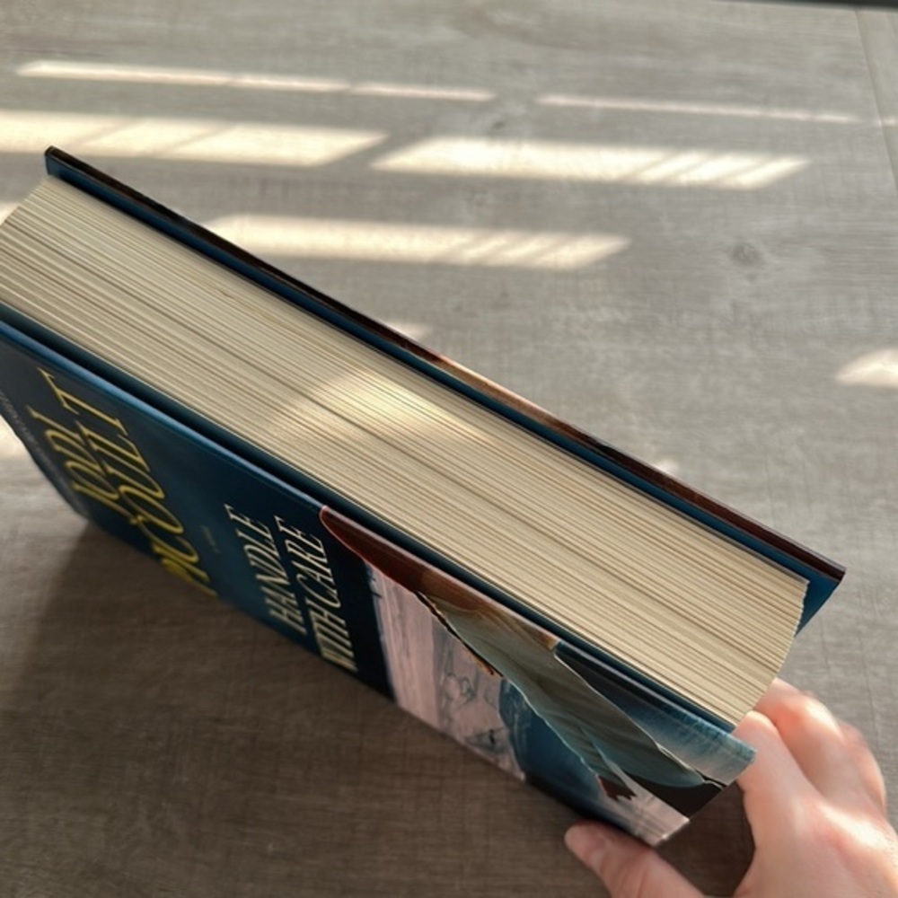 “Handle with Care”hardcover book by bestselling author Jodi Picoult NEVER OPENED - Picture 4 of 6